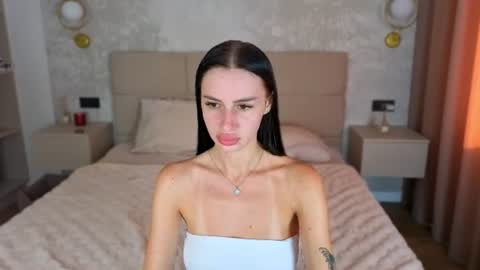 snow_whiteeex online show from August 6, 1:53 pm