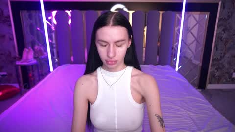 snow_whiteeex online show from April 6, 5:41 am