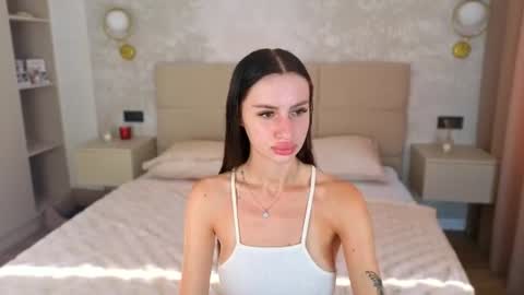 snow_whiteeex online show from July 21, 2:19 pm