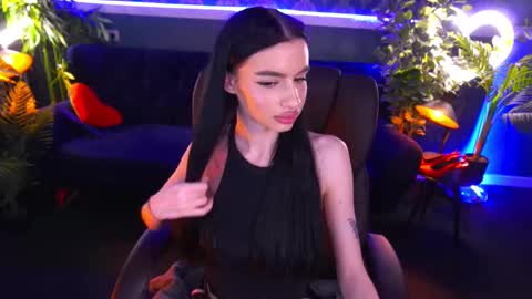 snow_whiteeex online show from February 26, 1:57 am