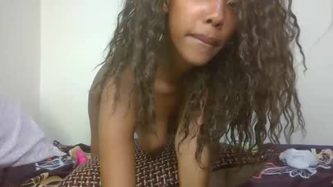 snowfox254 online show from November 2, 2:22 am