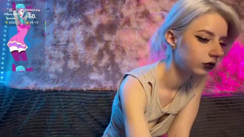 snowy_alice online show from May 7, 3:52 pm