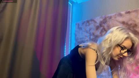 snowy_alice online show from May 5, 6:35 pm