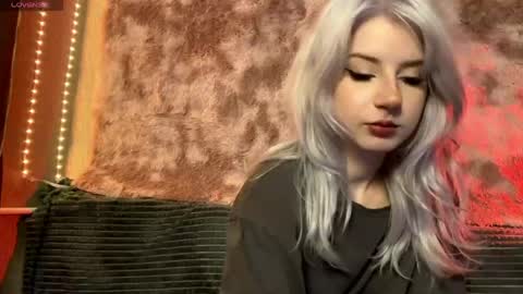 snowy_alice online show from May 3, 5:52 pm