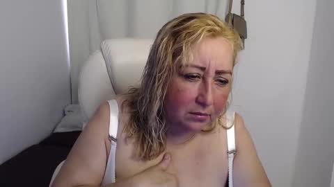 soffi_hott online show from September 28, 3:21 pm