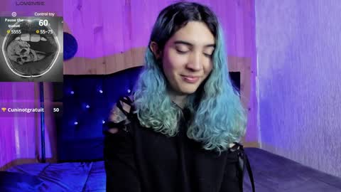 Snapshot of sofi_pretty_uwu_ chatting on December 4, 9:01 am SOFIA online show from December 4, 9:01 am