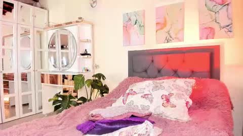 call me L U  online show from December 14, 1:12 am