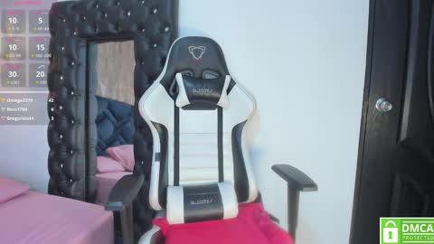 Snapshot of sofia__watson chatting on September 29, 9:36 pm Sofia online show from September 29, 9:36 pm