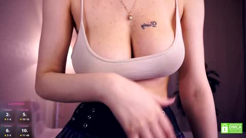 Hi My name is Sofia Welcome to my room Please thumbs up - its important online show from October 6, 6:53 am