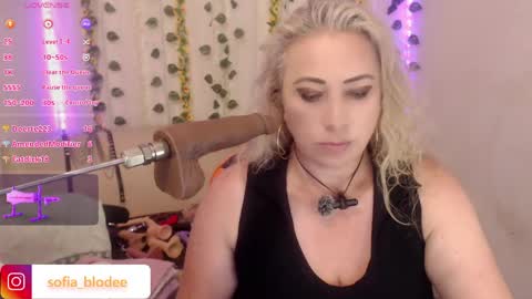 sofiacurvy45 online show from May 27, 1:57 am