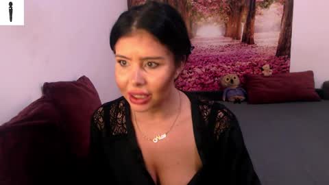 Snapshot of sofialiub chatting on December 3, 5:28 pm sofialiub online show from December 3, 5:28 pm