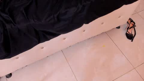 sofiathoompson online show from June 11, 2:53 am