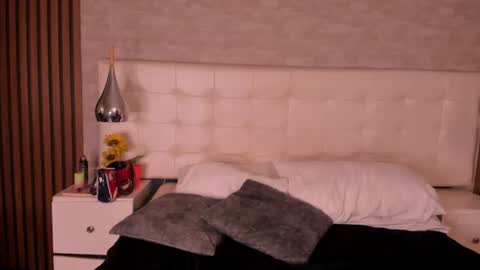 sofiathoompson online show from June 12, 2:54 am