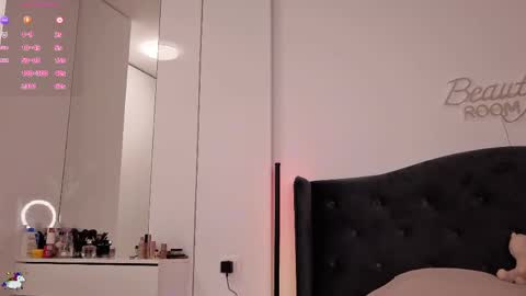 Sofie online show from April 25, 5:43 pm