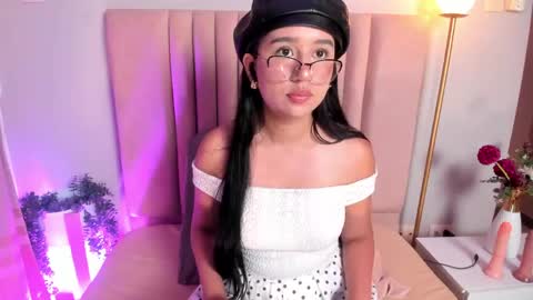 Sofi Hudson online show from May 5, 1:01 am
