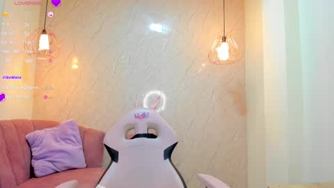   online show from March 4, 6:18 pm