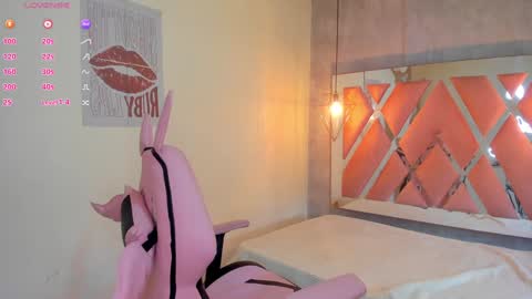   online show from February 1, 6:29 pm