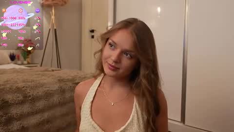 sofiluuuuu online show from June 17, 3:28 pm