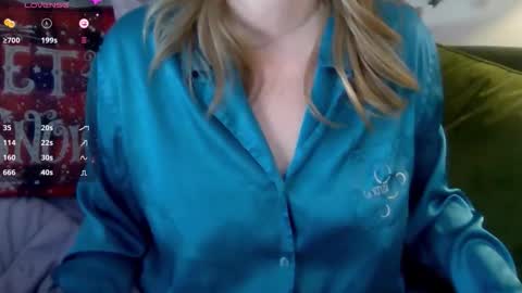 solesticia online show from December 2, 2:26 pm