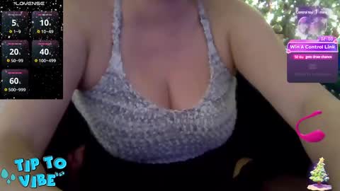 solesticia online show from December 17, 12:56 am