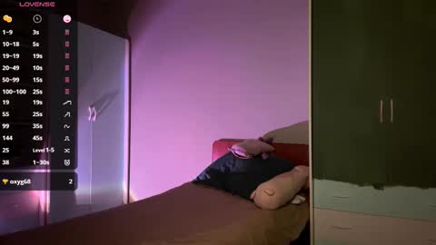 Ellie online show from December 3, 9:15 pm