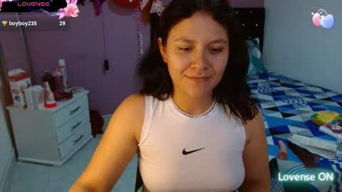 Snapshot of sonialatin69 chatting on February 17, 6:28 pm sonialatin69 online show from February 17, 6:28 pm