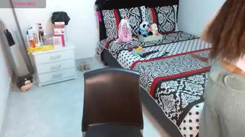 Snapshot of sonialatin69 chatting on October 16, 4:06 pm sonialatin69 online show from October 16, 4:06 pm
