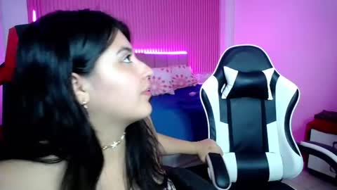 sonic_jess07 online show from June 19, 1:11 am