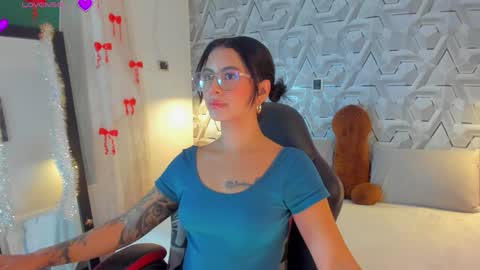 sophie online show from April 8, 7:33 am