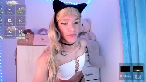 sophi lovely online show from November 24, 3:00 pm