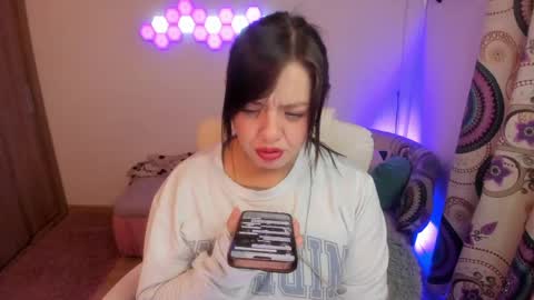 sophia_grants online show from April 18, 6:37 am