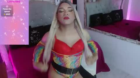 sophia_hott01 online show from December 22, 12:34 pm