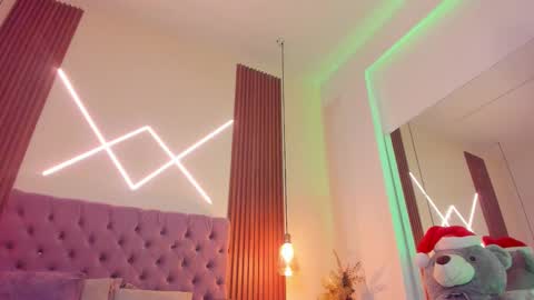 sophia_turneer online show from December 18, 1:45 am