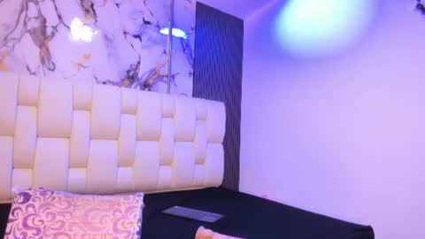 sophiaa10 online show from June 11, 12:32 am