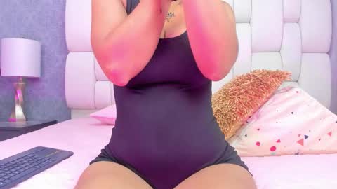 sophiaa10 online show from March 2, 7:20 pm