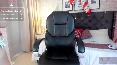 sophie__blare online show from December 17, 8:37 pm