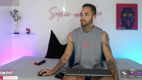 SOPHIE - FOXX online show from November 25, 12:15 pm