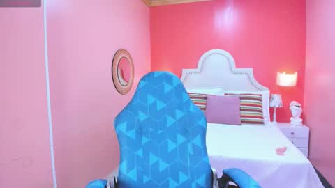 S O P H I E  online show from November 7, 10:23 pm