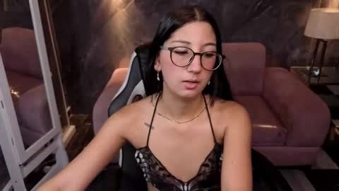 sophie_jones_b online show from March 29, 11:56 am