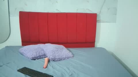 sophie_queem3 online show from April 7, 10:34 pm