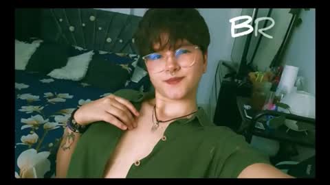 Snapshot of sophie_ross1 chatting on October 20, 1:32 am sophie_ross1 online show from October 20, 1:32 am