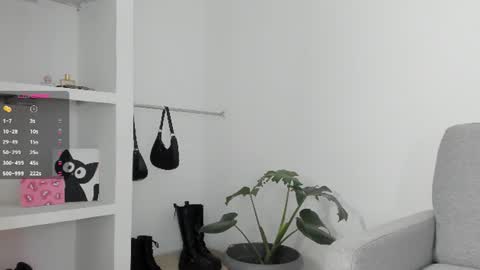 sophie  online show from June 20, 1:56 am