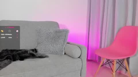 sophie  online show from June 11, 3:10 pm