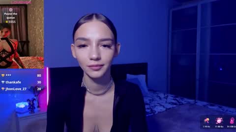 Snapshot of sophiecherrie chatting on October 20, 11:43 pm Sophie online show from October 20, 11:43 pm
