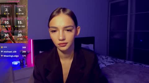 Snapshot of sophiecherrie chatting on October 22, 12:47 am Sophie online show from October 22, 12:47 am