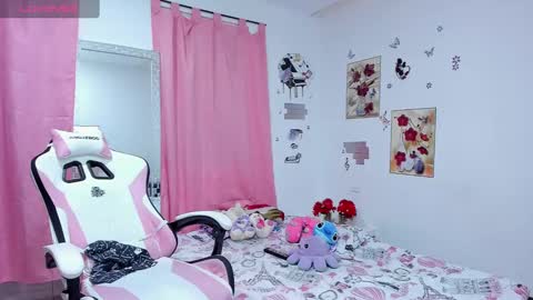 Sophie Woods  online show from December 28, 9:08 pm