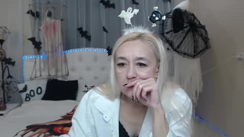 sophiekittyy online show from October 23, 6:59 am