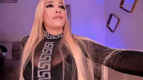 Sophie  Palmer online show from March 7, 1:40 pm