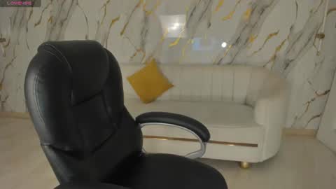 Sophie  Palmer online show from July 12, 1:03 pm
