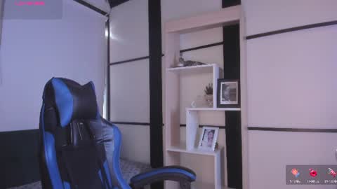 sophiewatson_ online show from July 31, 5:03 pm